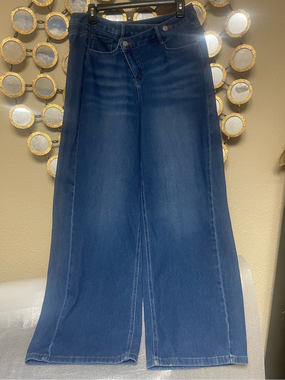 HALARA Wide-Leg Flare Jeans in Deep Blue Denim